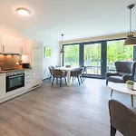 Herr Brummer - Stilvolles 3-zimmer-apartment Mit Balkon & Sauna Apartamento Krakow am See
