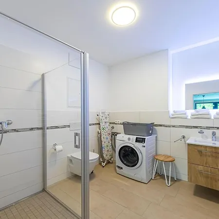 Lägenhet Herr Brummer - Stilvolles 3-zimmer-apartment Mit Balkon & Sauna