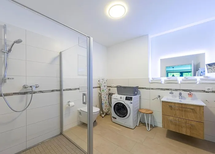 아파트 Brummer - Stilvolles 3-zimmer-apartment Mit Seeblick, Balkon & Sauna